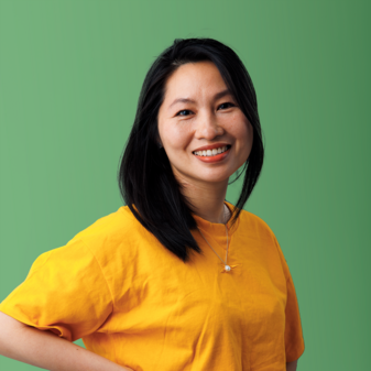 Foto Phuong 2 Foto von Testimonial Phuong mit grünem Hintergrund.